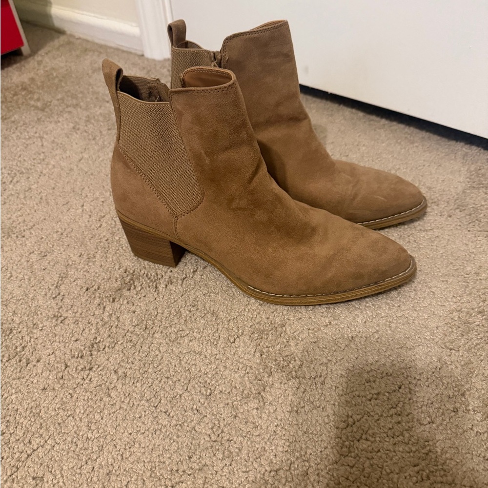Universal Thread Tan Heeled Boots
